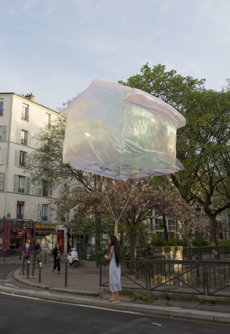 Performance Ma maison en l'air, Paris, 2019